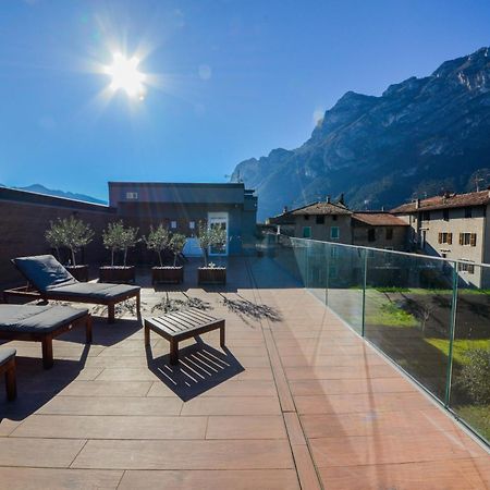 Garda Family & Solarium Lägenhet Riva del Garda Exteriör bild