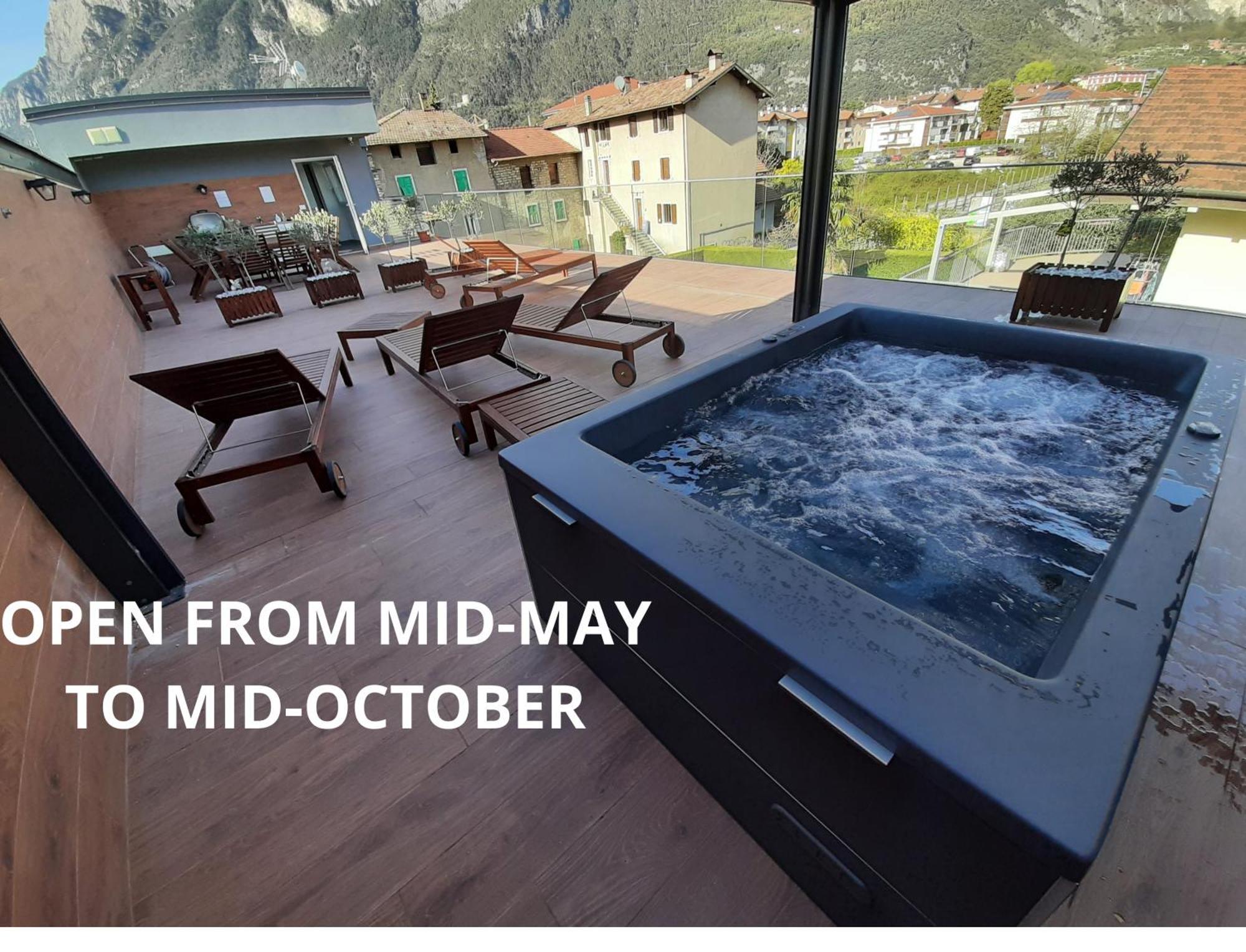 Garda Family & Solarium Lägenhet Riva del Garda Exteriör bild