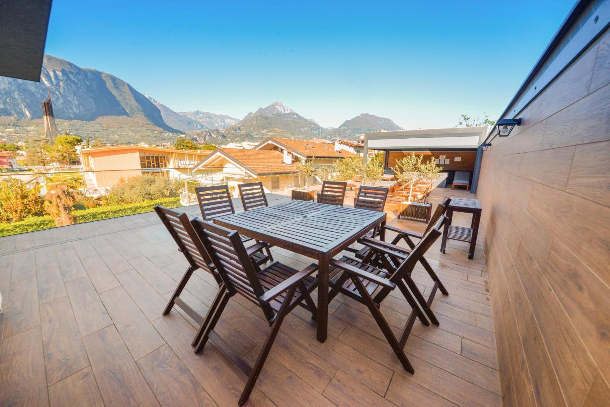 Garda Family & Solarium Lägenhet Riva del Garda Exteriör bild