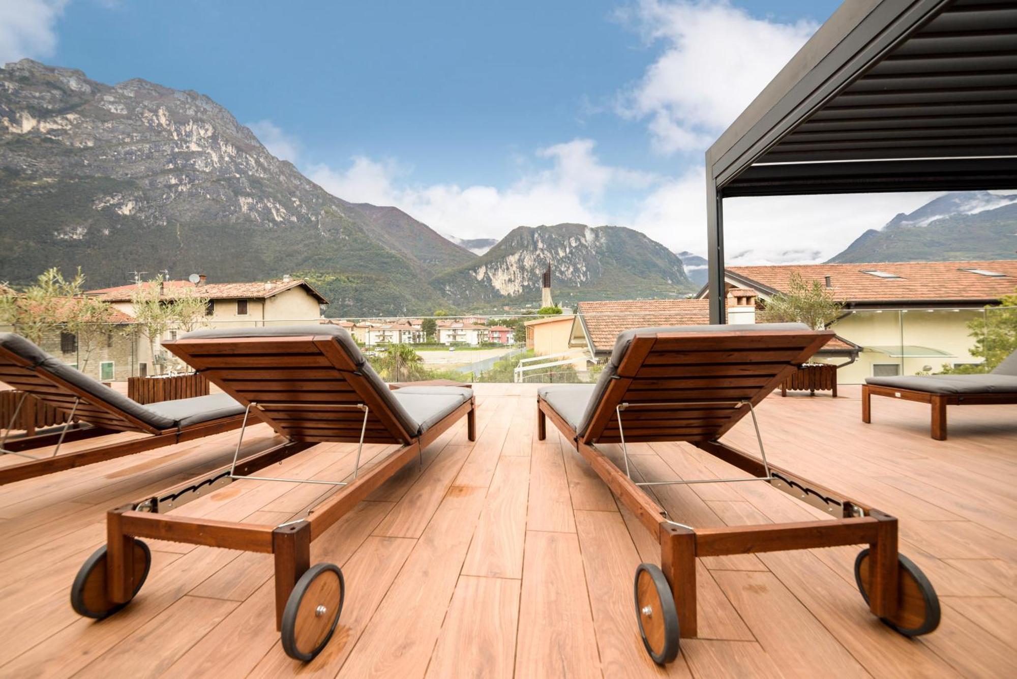 Garda Family & Solarium Lägenhet Riva del Garda Exteriör bild